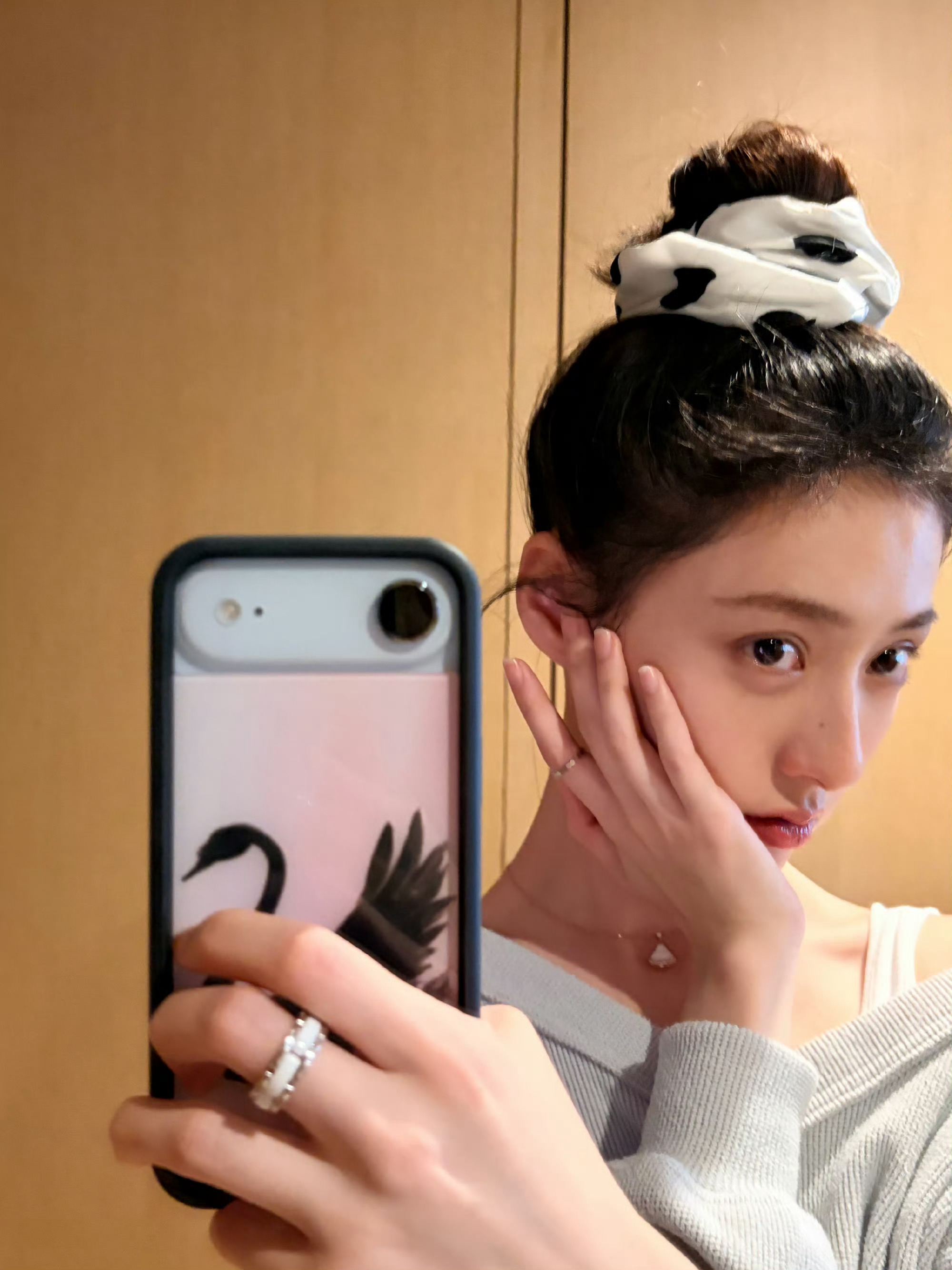 终于有用苹果air的明星了 