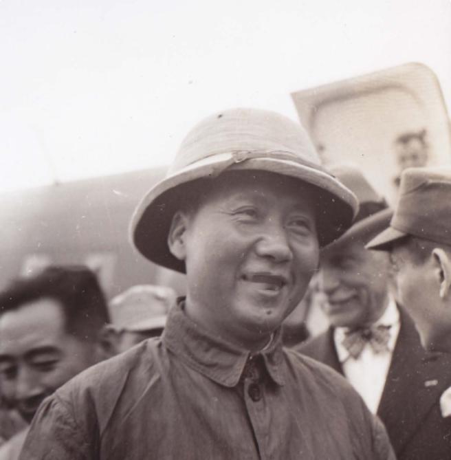 1945年蒋介石亲自阅读《沁园春·雪》，向文臣陈布雷询问毛泽东这首词的水平如何？