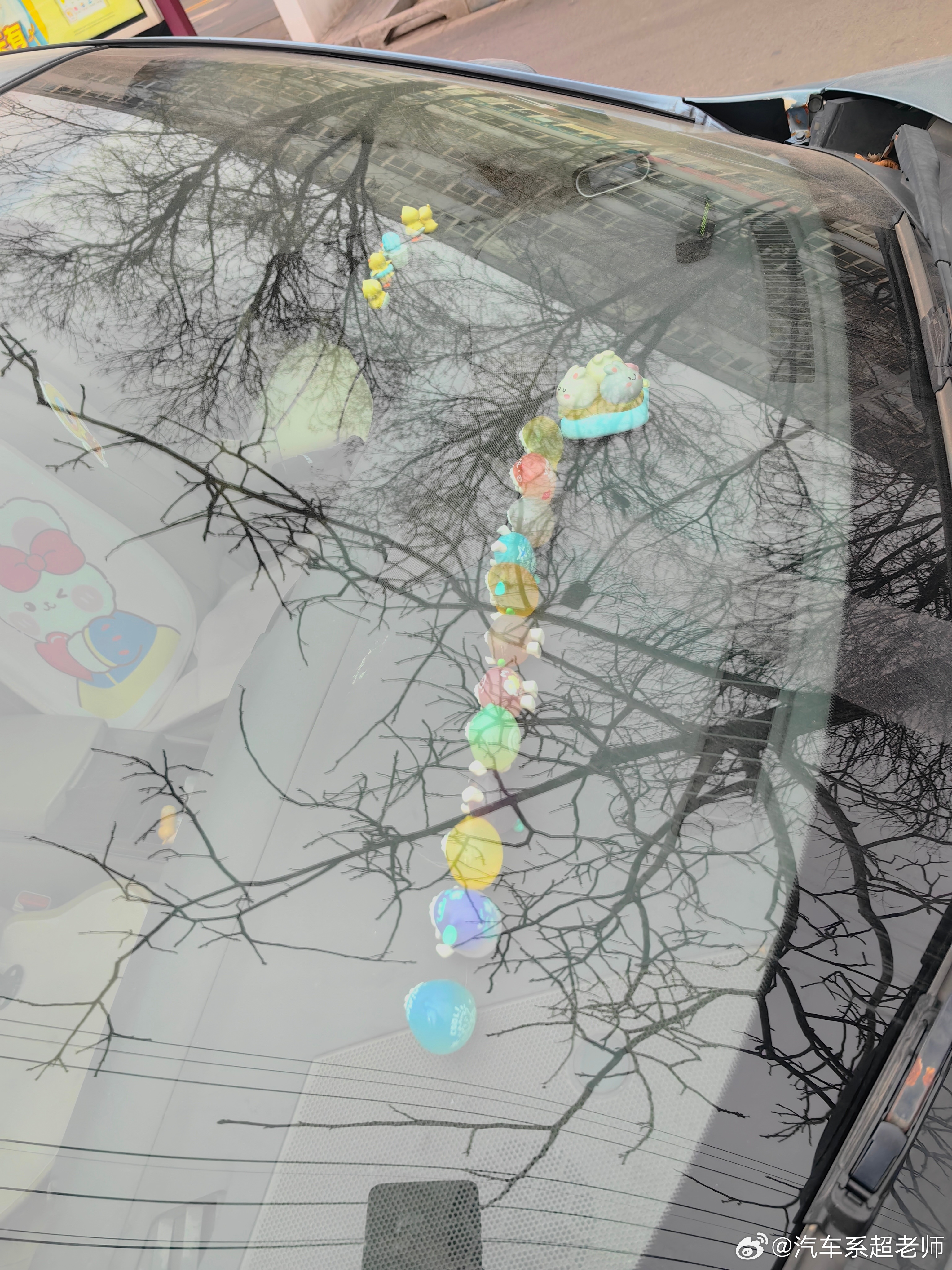 中控上放了一排榴弹炮