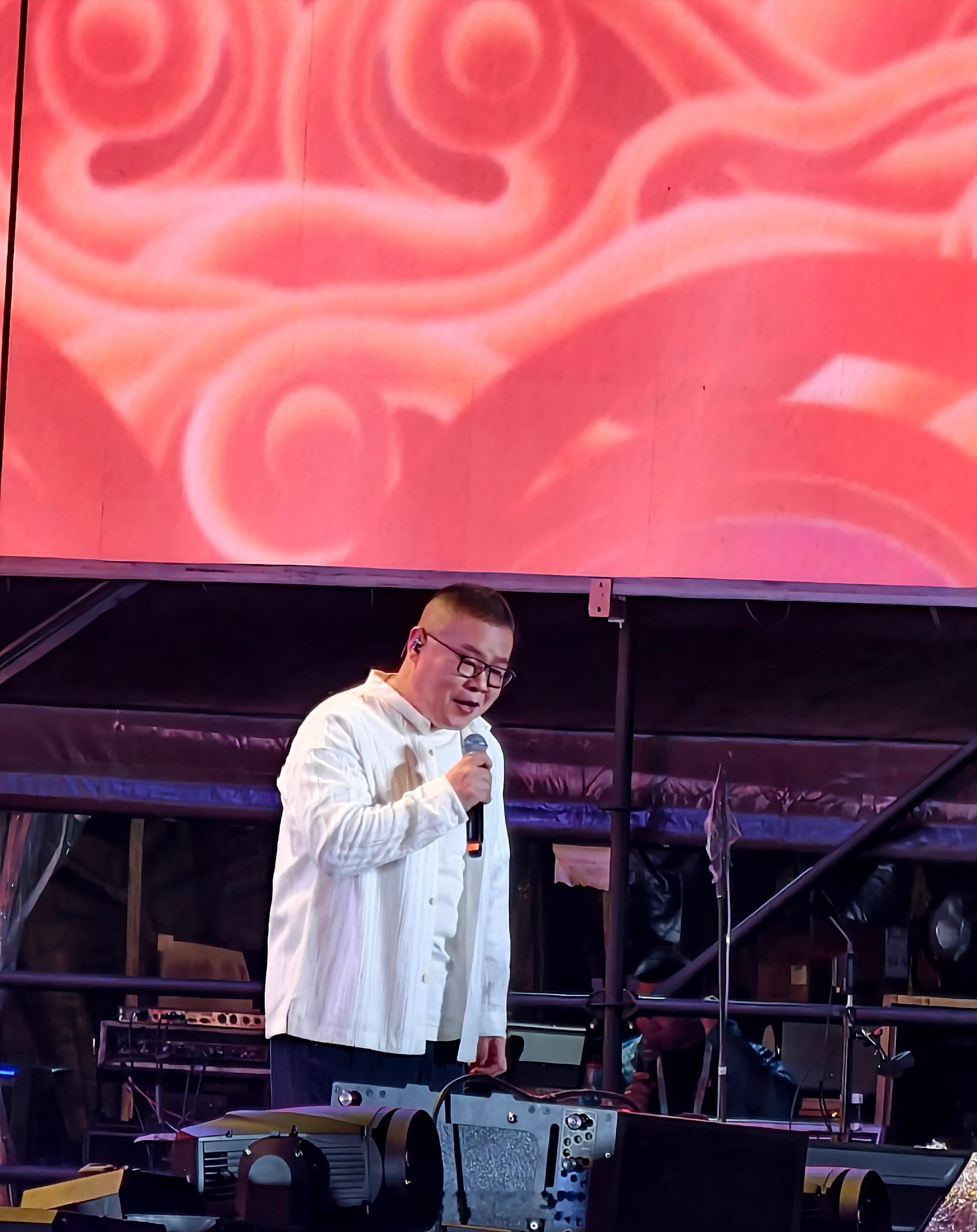 岳云鹏用张信哲内涵柳岩 笑不活了！岳云鹏魔改张信哲《过火》，把“流言”换“柳岩”