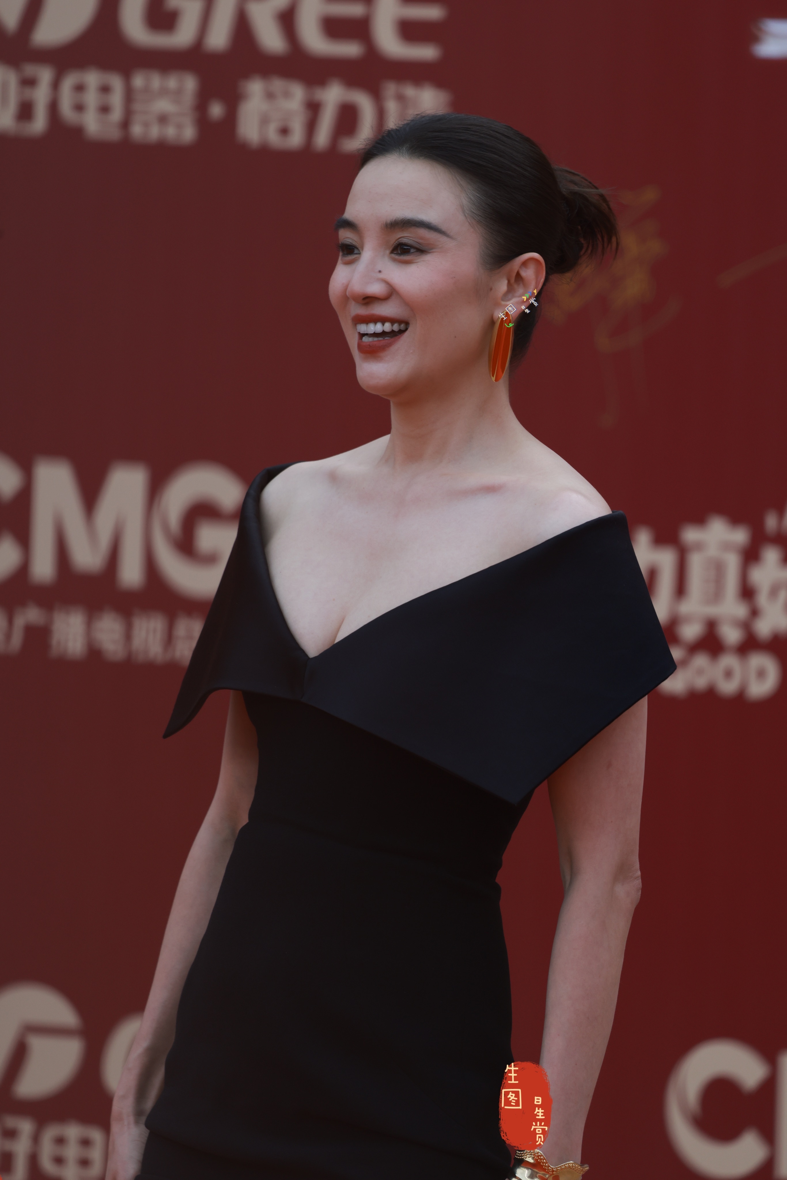 宋佳CMG电视剧盛典红毯生图妈咪绝美中国电视剧年度盛典