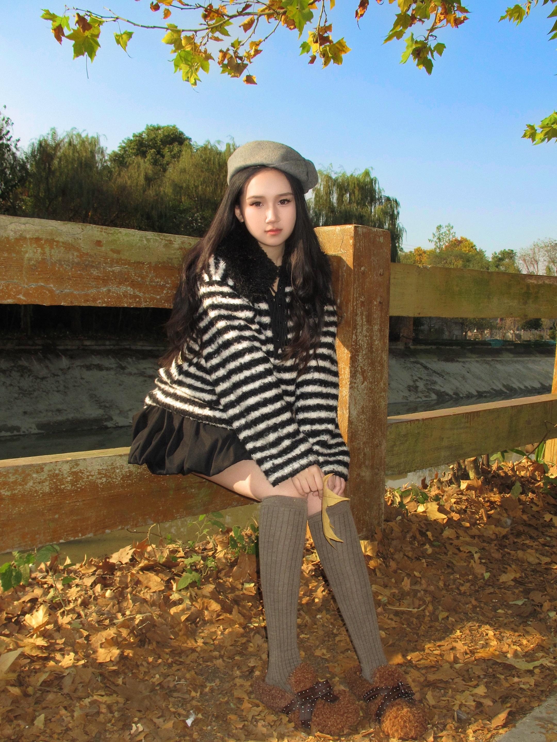 喜欢你才对你装可爱 你以为卖萌很轻松吗。