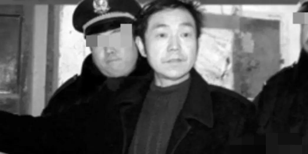 “打！给我狠狠的打！”1998年11月14日下午，在西安某条偏僻的小巷里，一群染
