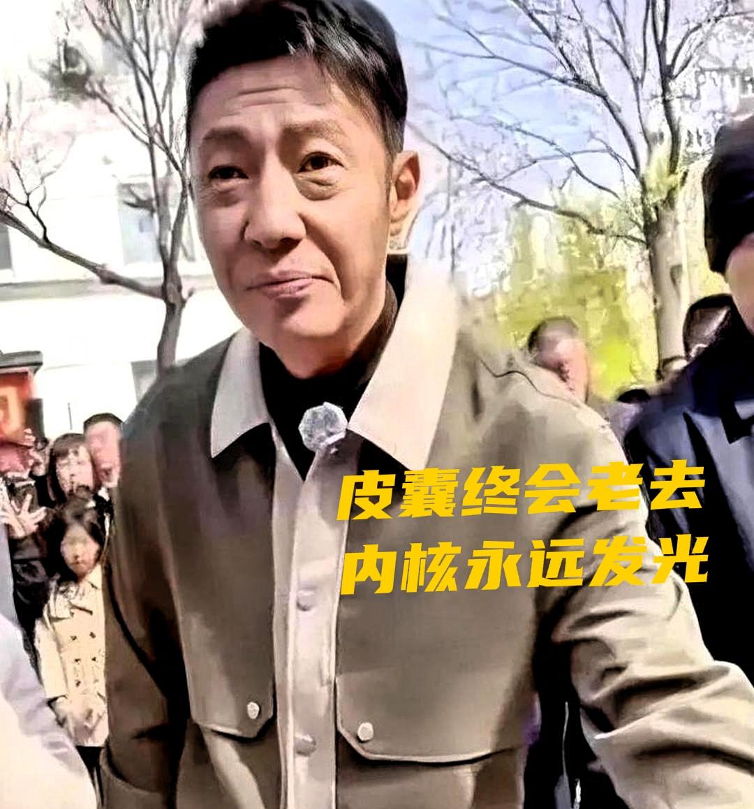 撒贝宁素颜照刷屏，我却看得鼻子一酸
 
刷到撒贝宁素颜照那会儿，说实话，愣了好一