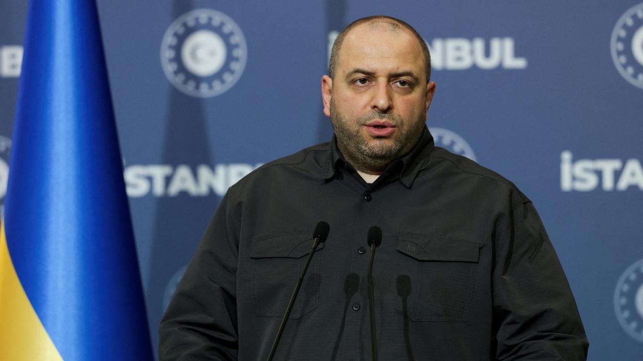 乌克兰官员赴美进行和平谈判——与此同时，戏剧性画面显示俄罗斯油轮遭袭
乌克兰代表