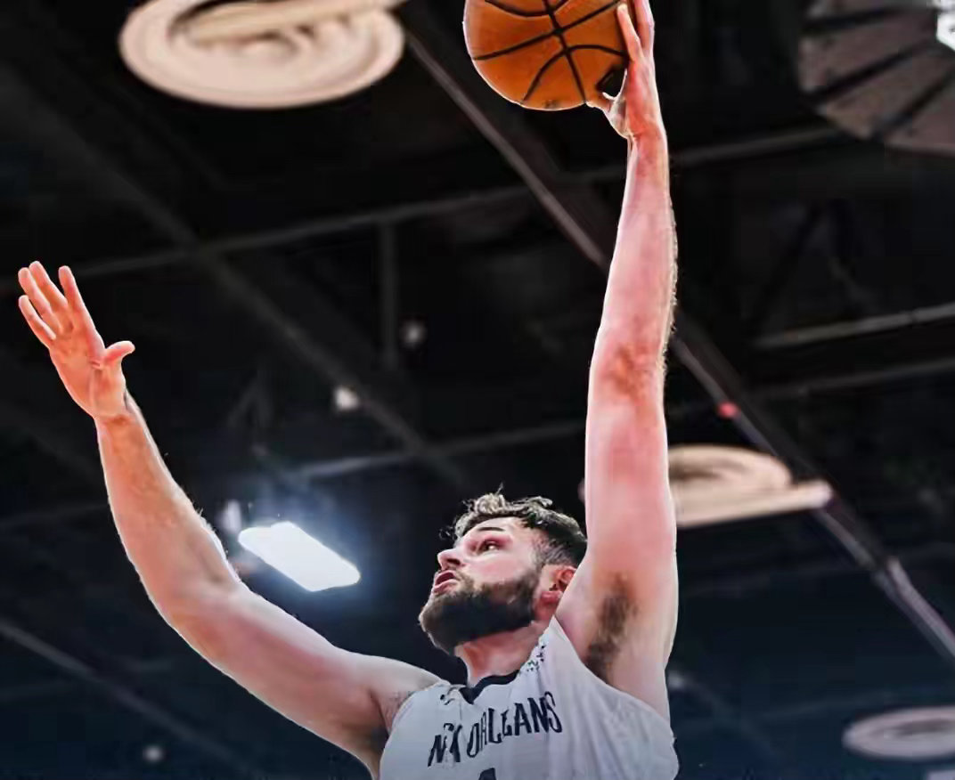夏季联赛揭幕战森林狼力克鹈鹕 NBA拉斯维加斯夏季联赛揭幕战森林狼对阵鹈鹕，森林