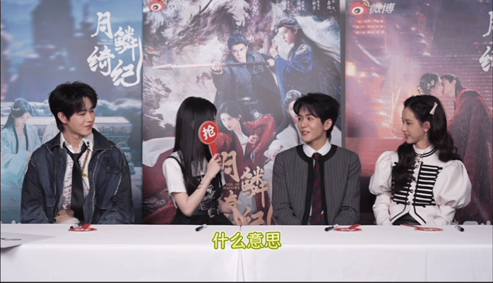 曾舜晞我不应该在这里曾舜晞我需要离开吗救命！曾舜晞这表情也太真实了！被两大美女包