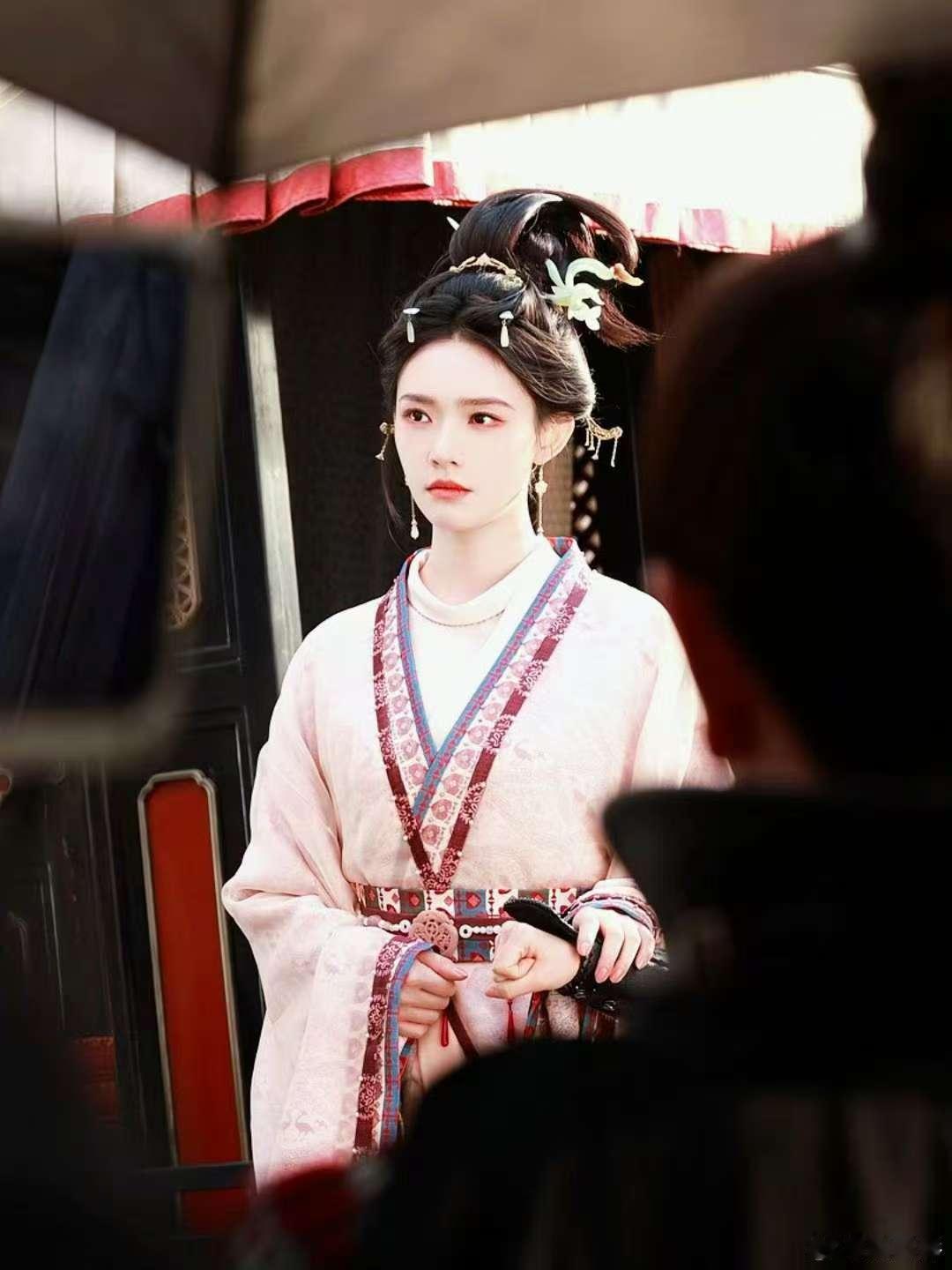 林允归鸾路透状态  林允身体没事，这就是日常常备药，没必要大惊小怪，《归鸾》每次