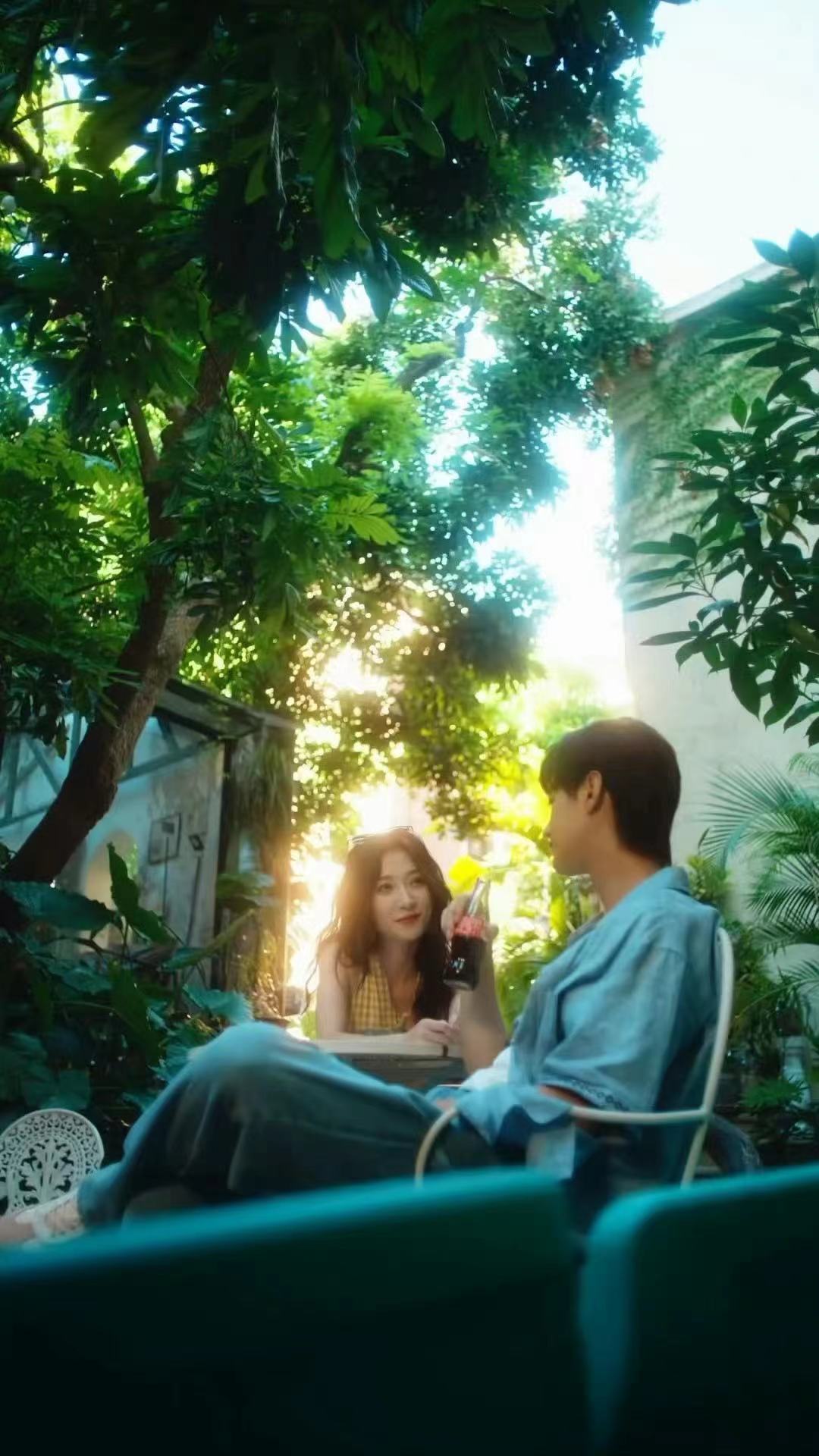 何健麒直播 也太可爱了吧！聊剧情时超专注，被网友一引导就跑偏，三秒从文艺切搞笑，