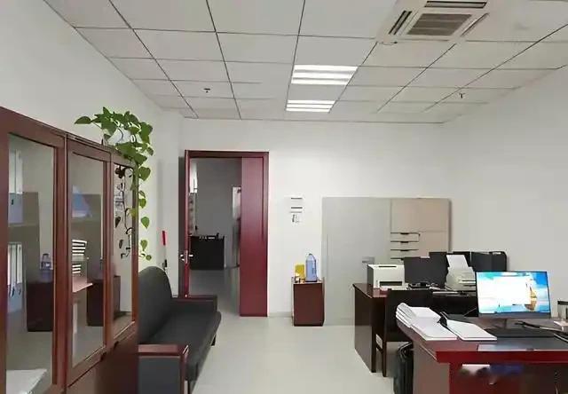 我今天听到别人的一个观点：地方主官要是换得太勤，本地经济会跟着受影响。我觉得这个