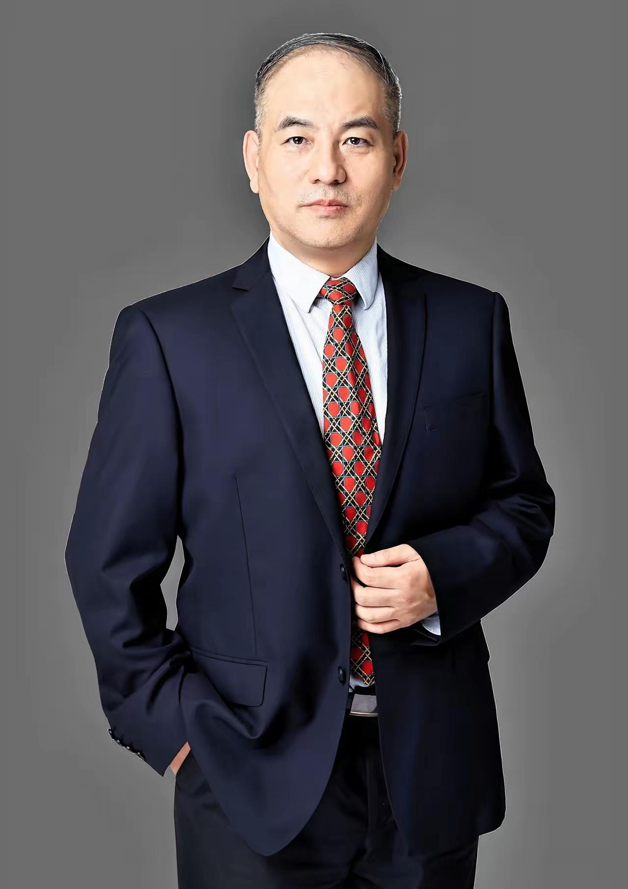一身光鲜名校履历，看完相关事件心里实在不是滋味。
手握深耕本土市场多年积攒的行业