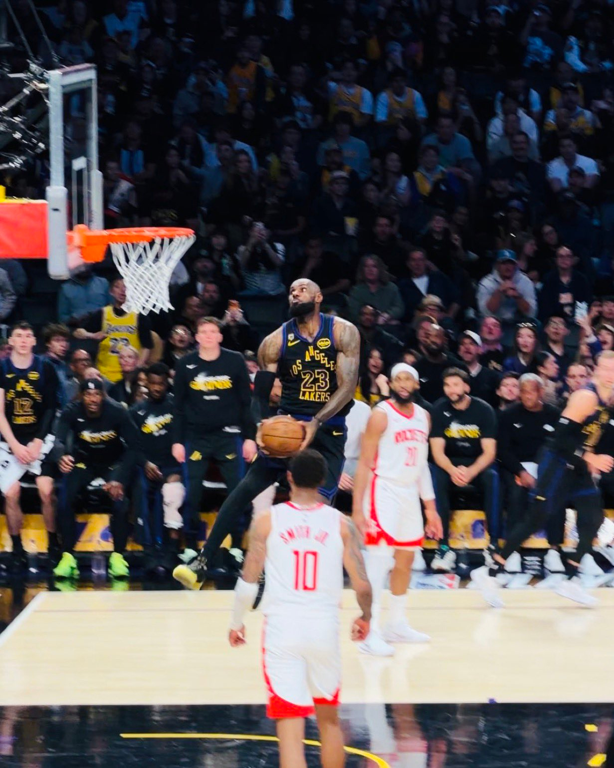 41岁，第23个赛季，要珍惜这些画面。火箭vs湖人