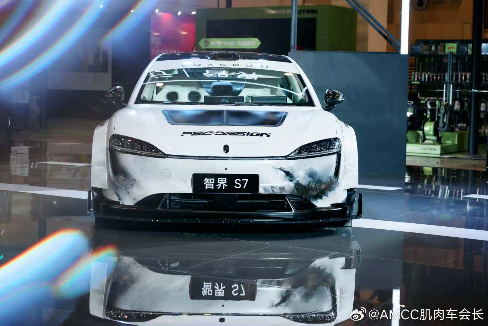 3月27日苏州GT Show上，智界R7/R7新S7直接把"出厂即改装体"玩明白