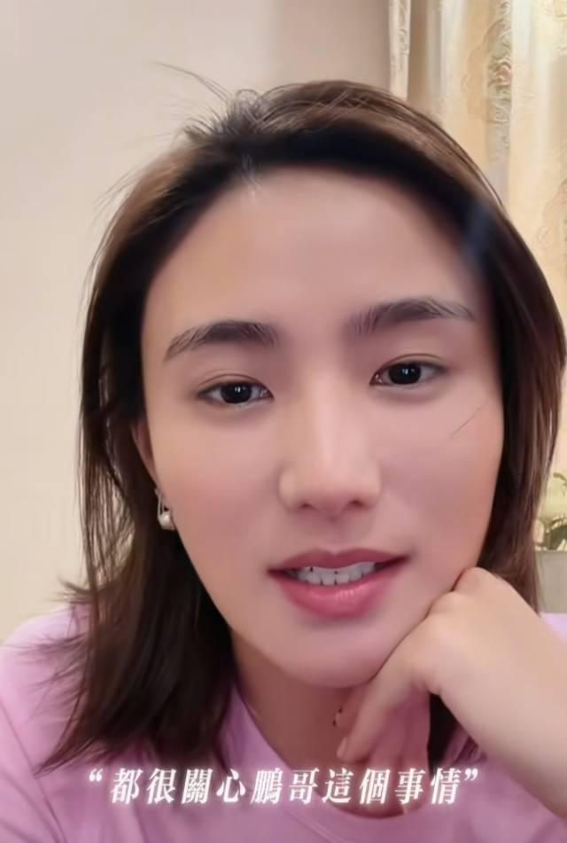 不少网友有种预感，

海哈金喜会和李亚鹏复婚，

不怪网友瞎操心，海哈金喜的表现