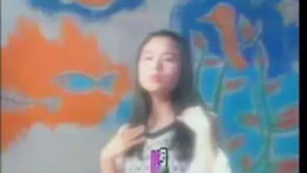 邓丽君，华语乐坛永恒的传奇。她的歌声如清泉流淌，温柔了岁月，惊艳了时光。《甜蜜蜜