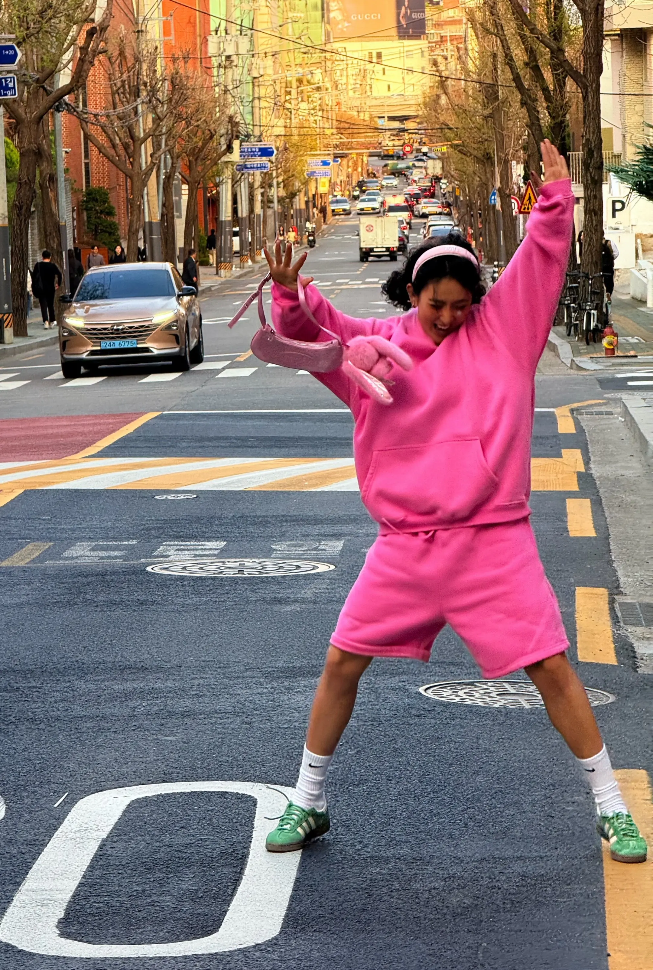 本人亲测！！！！来小韩一定要来。汉南洞很好逛，出片地也很多，关键是很多...