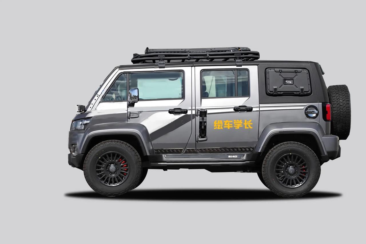 川藏线上不止有丰田，北汽BJ40越野面包车也是跋山涉水的不二之选，有越野车的通过