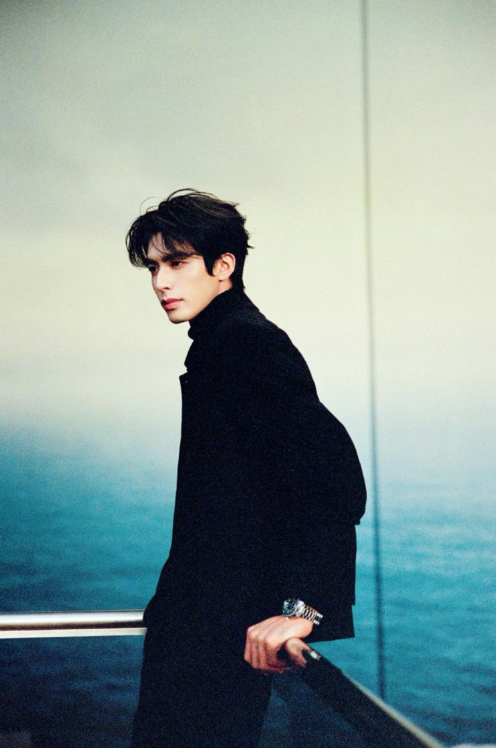 宋威龙田曦薇 潮热雨季未解之谜网传田曦薇、宋威龙将合作《潮热雨季未解之谜》，女主