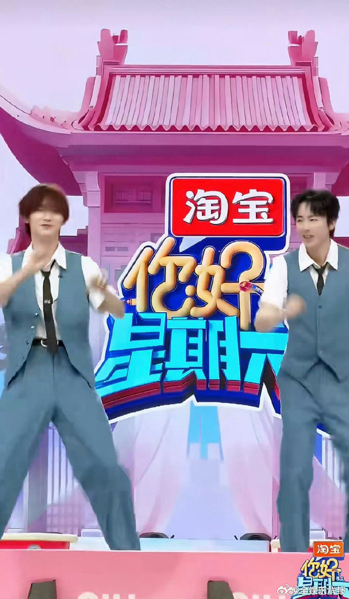 刘宇宁丁程鑫cha了摩托摇谁不想坐刘宇宁丁程鑫的摩托后座你好星期六刘宇宁丁程鑫同