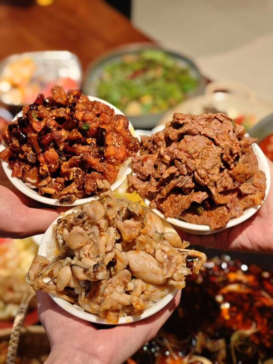 绝美花园餐厅！地道成都味嘎嘎下饭！