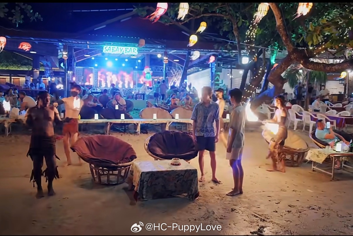 这群人出来我踏马气笑了 