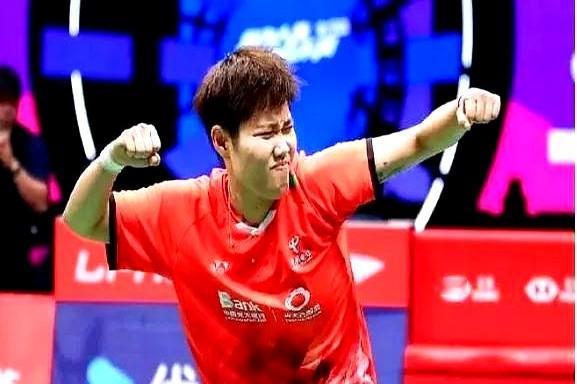 中韩苏杯大战结束后，韩国队最恨的是那个新西兰裁判。

休息时黄东萍向主裁打了招呼