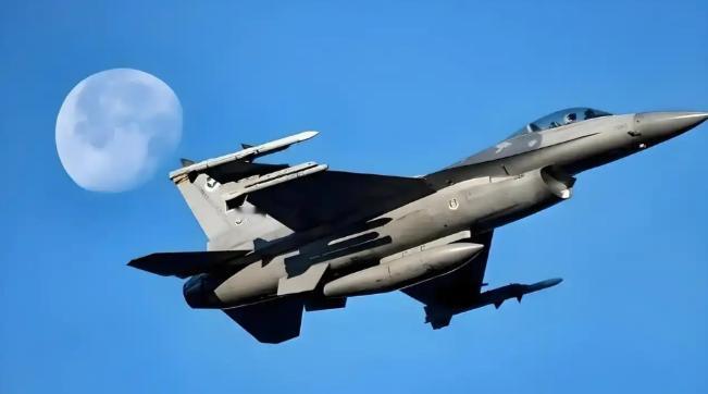 1月22日，针对岛内F-16V战机6日晚间于花莲外海坠海，中国台湾空军司令部督察