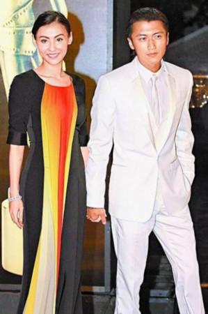 谢霆锋到底爱没爱过张柏芝？这个问题像一场大雨，淋湿过许多人的青春。

那些年，他