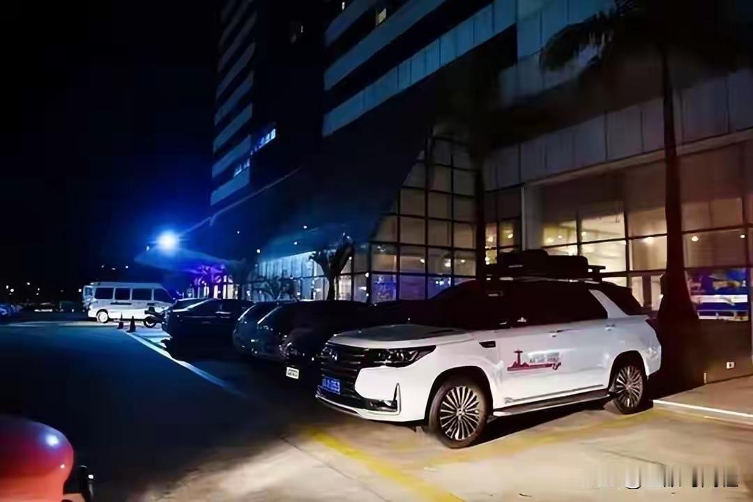 重庆老王收的那1000元，该不该退还？

有人靠诚实劳动吃饭，有人靠剪辑视频“致