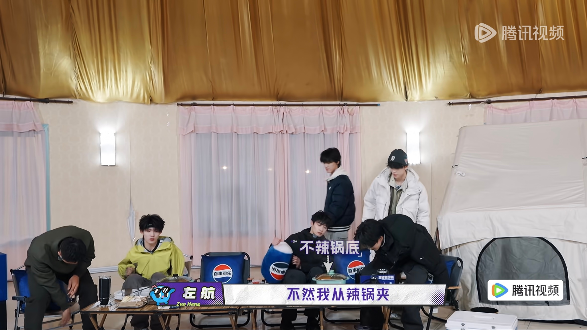 哎哟呀怕辣油滴弟弟的清汤锅里 ​​​