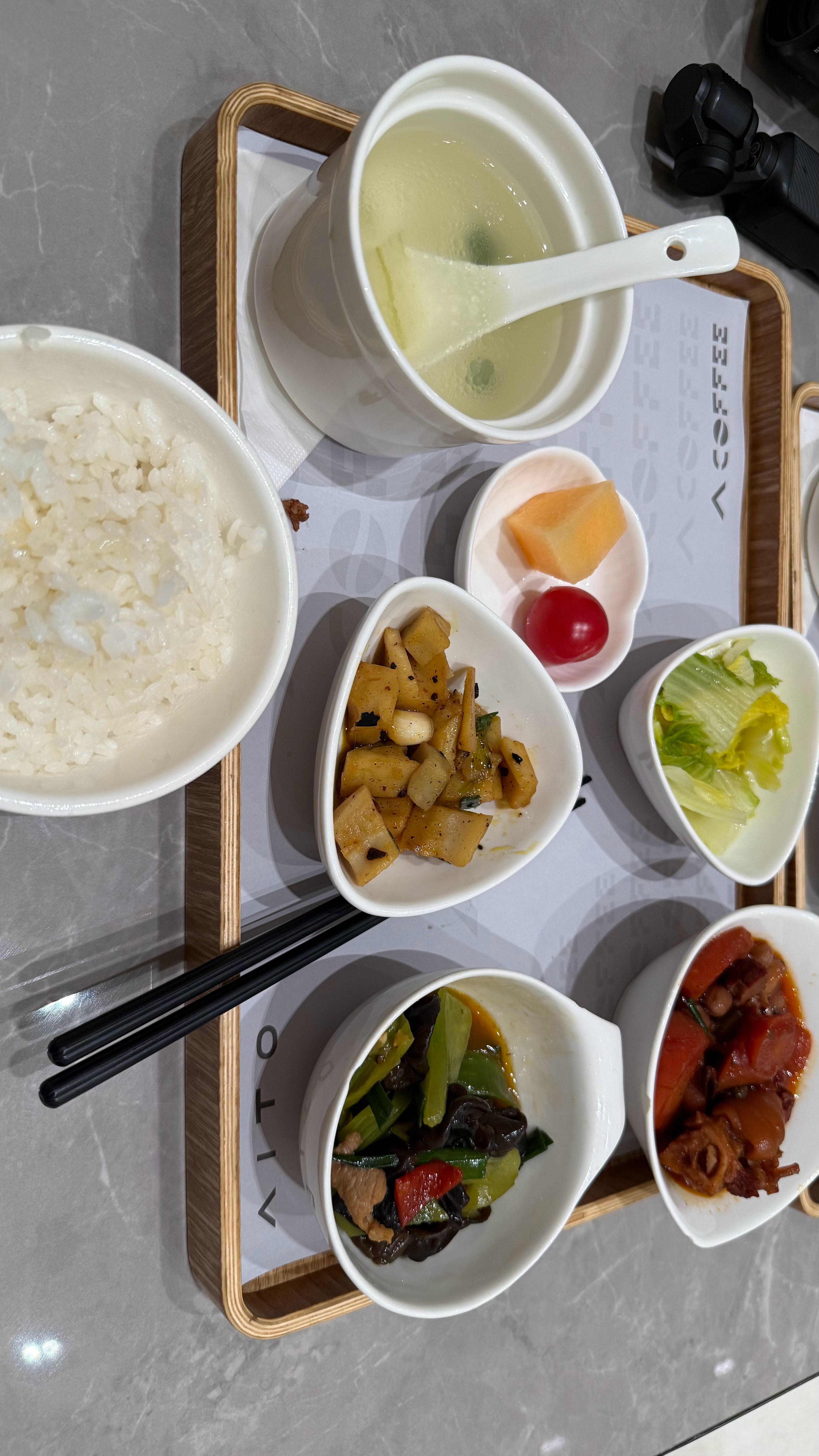 来鸿蒙大酒店蹭个饭