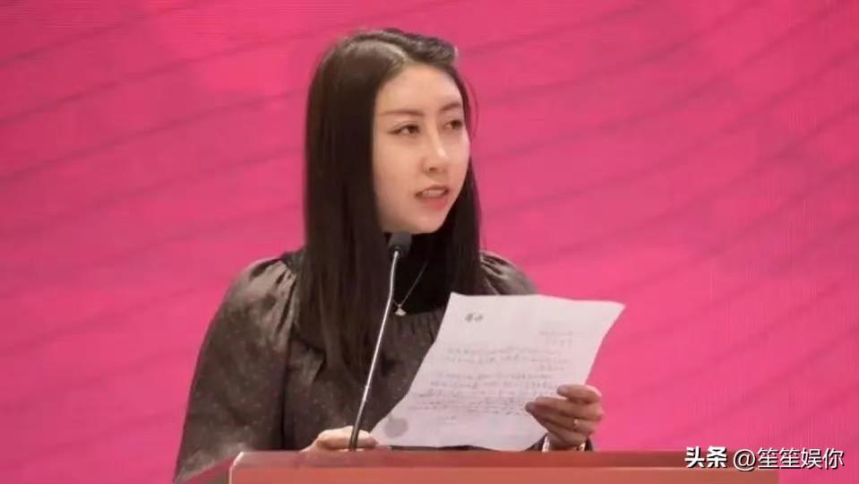西北大学官方通报撤销贾浅浅硕士学位、解聘教师岗位，尘埃落定。以贾平凹在西北文坛的