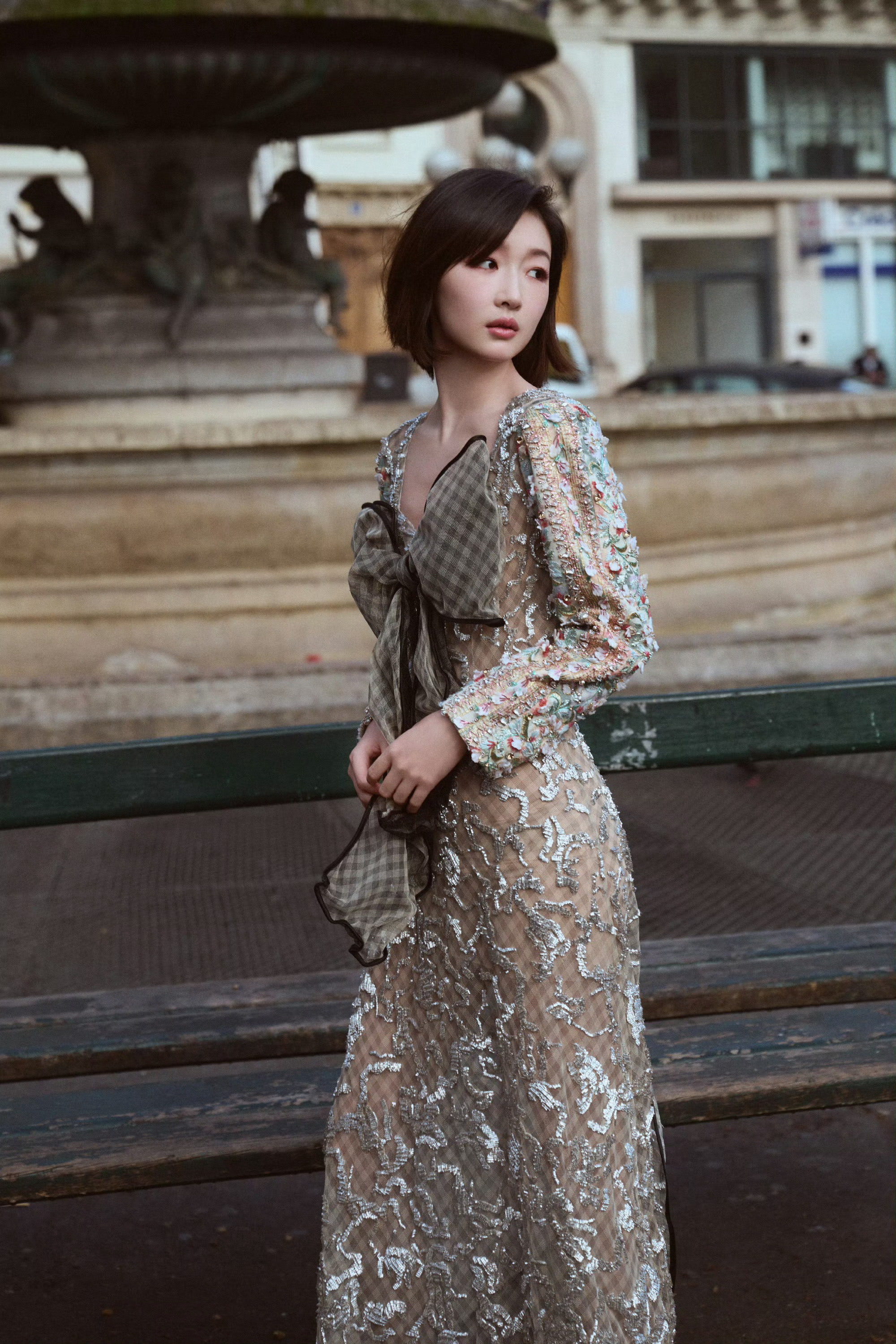 巴黎时装周上的周冬雨周冬雨亮相巴黎时装周，太高级了，充满灵气 