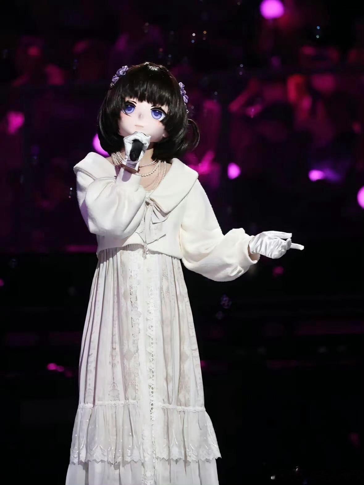 旺仔小乔因举办蒙面演唱会被质疑高.票.价陷入争议，随后又因个人言论让张碧晨和汪苏