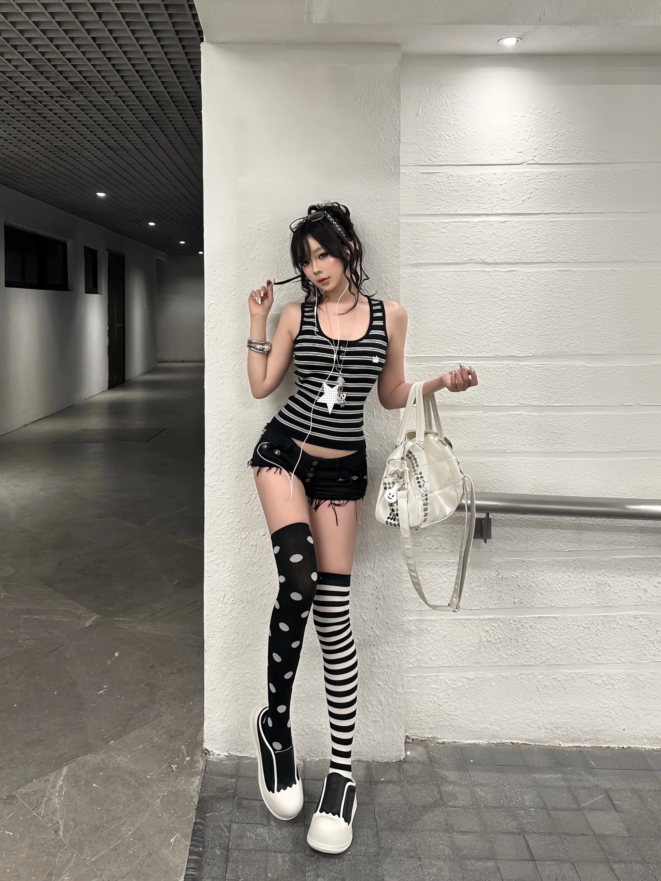 其實你已經承受不住我的可愛了吧。