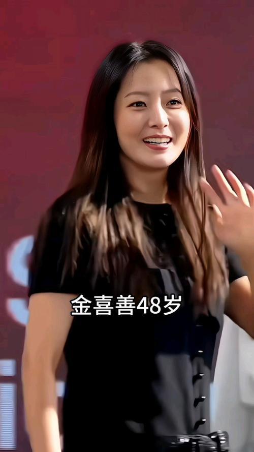 2026年1月9日，48岁的金喜善在社交平台分享收到成龙亲笔信的惊喜瞬间，她激动