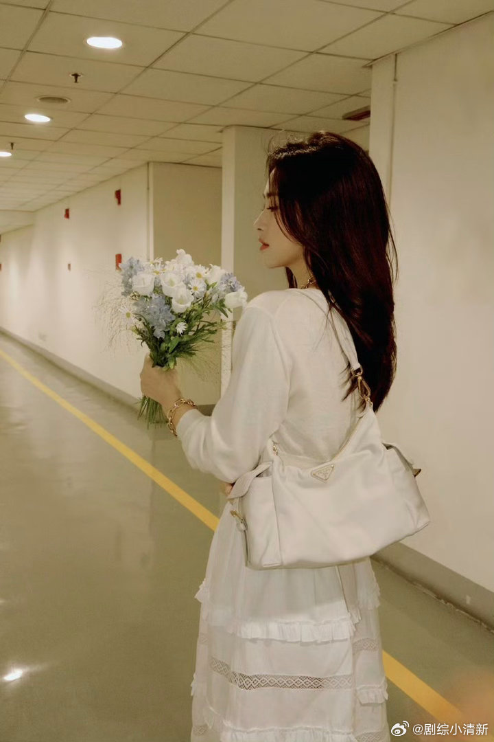 朱珠地下停车场随拍 谁懂啊！朱珠的地下停车场随拍，每一张都像是电影大片里的镜头，