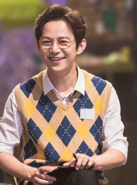 当年，何炅花了100多万在湖南长沙买了一套房子，可是他每次回长沙，却不从‬来住这