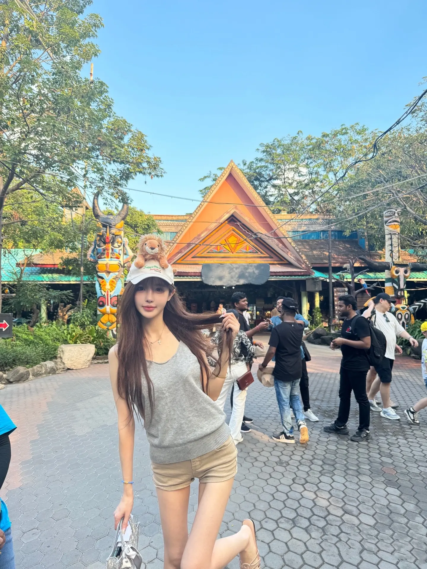 一个女人 如果控制不住自己 爱上比自己穷的男人 其实就是命不好的表现
