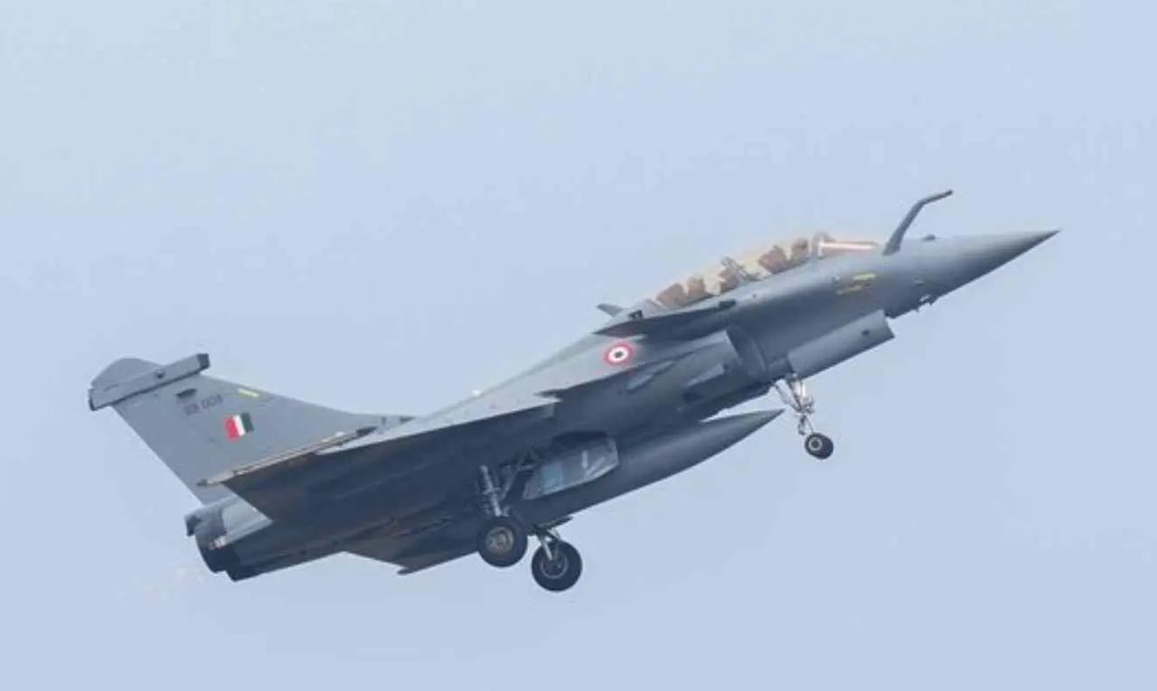 印度空军倾巢而出，在印巴边境搞军演，还想再摔几架阵风？
 
印巴五七空战，印军被