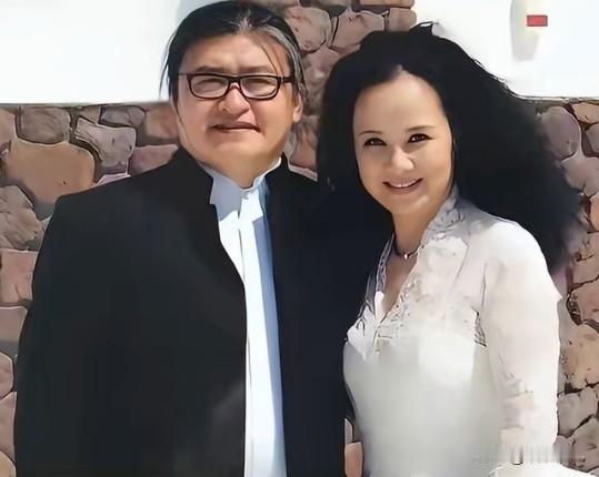 刘欢妻子发文：我永远的爱，永远的痛！


63岁著名音乐泰斗刘欢病逝，妻子卢璐在