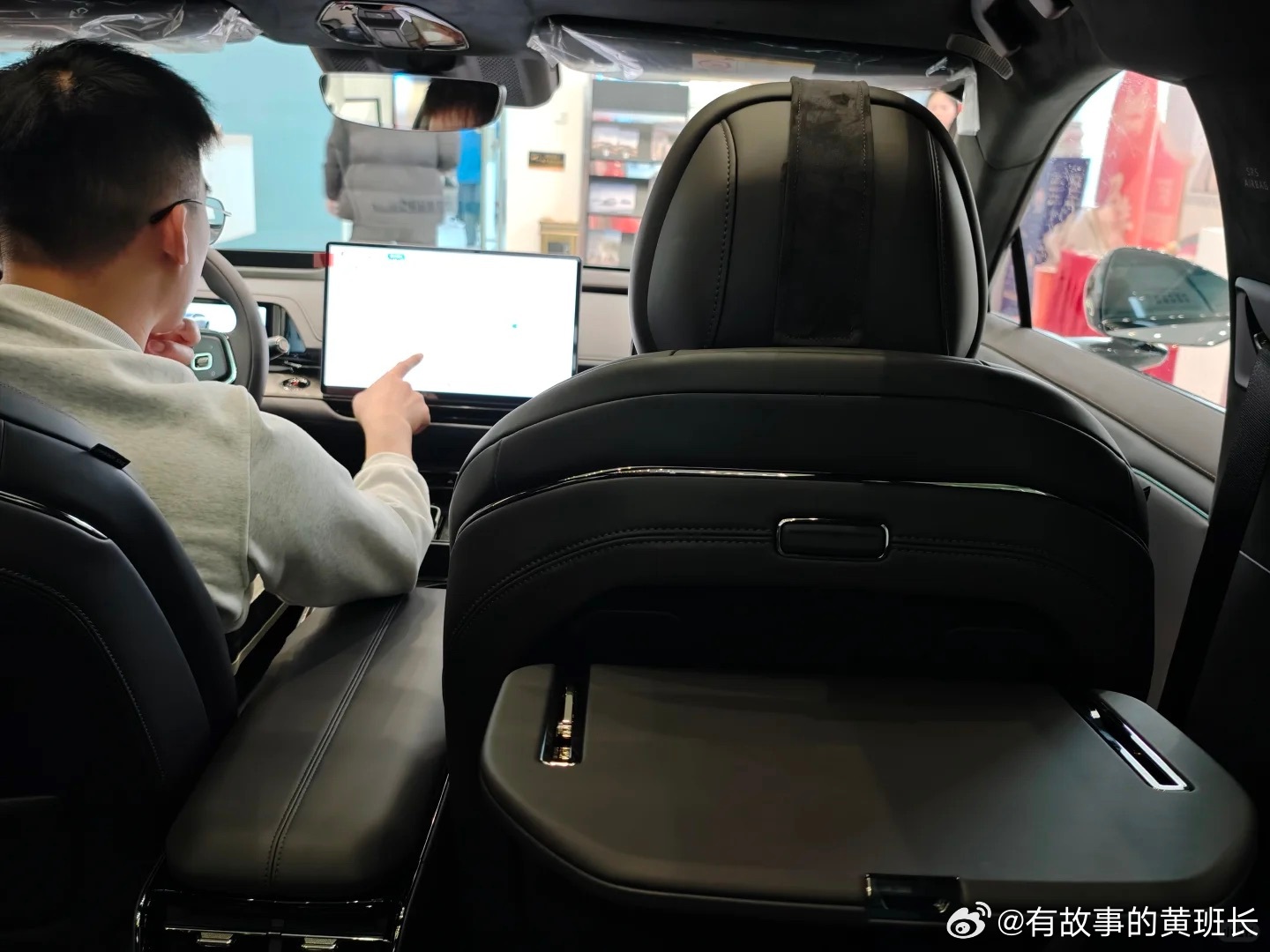 丰田铂智7预售权益价15.68万起 前几天刚去看了展车，几个点还是挺好的，里面外