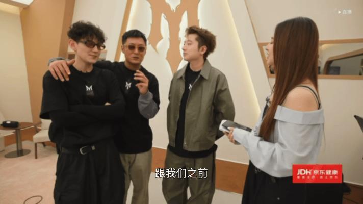 余文乐还是年上会疼人披荆斩棘 既有带队前行的魄力，也有体恤他人的柔软，余文乐在小