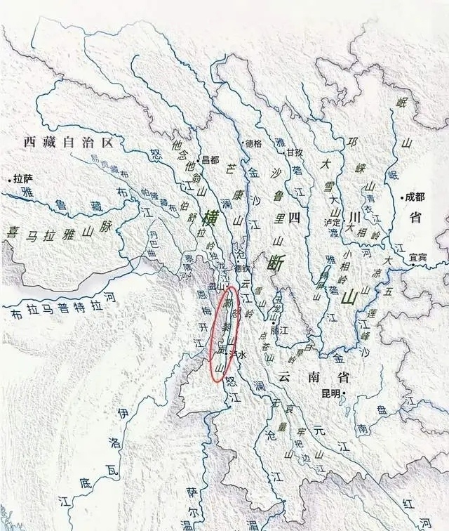 晴雨风说史[超话]晴雨风说史 清朝末年，有一位默默无闻的小人物，越过了高黎贡山，