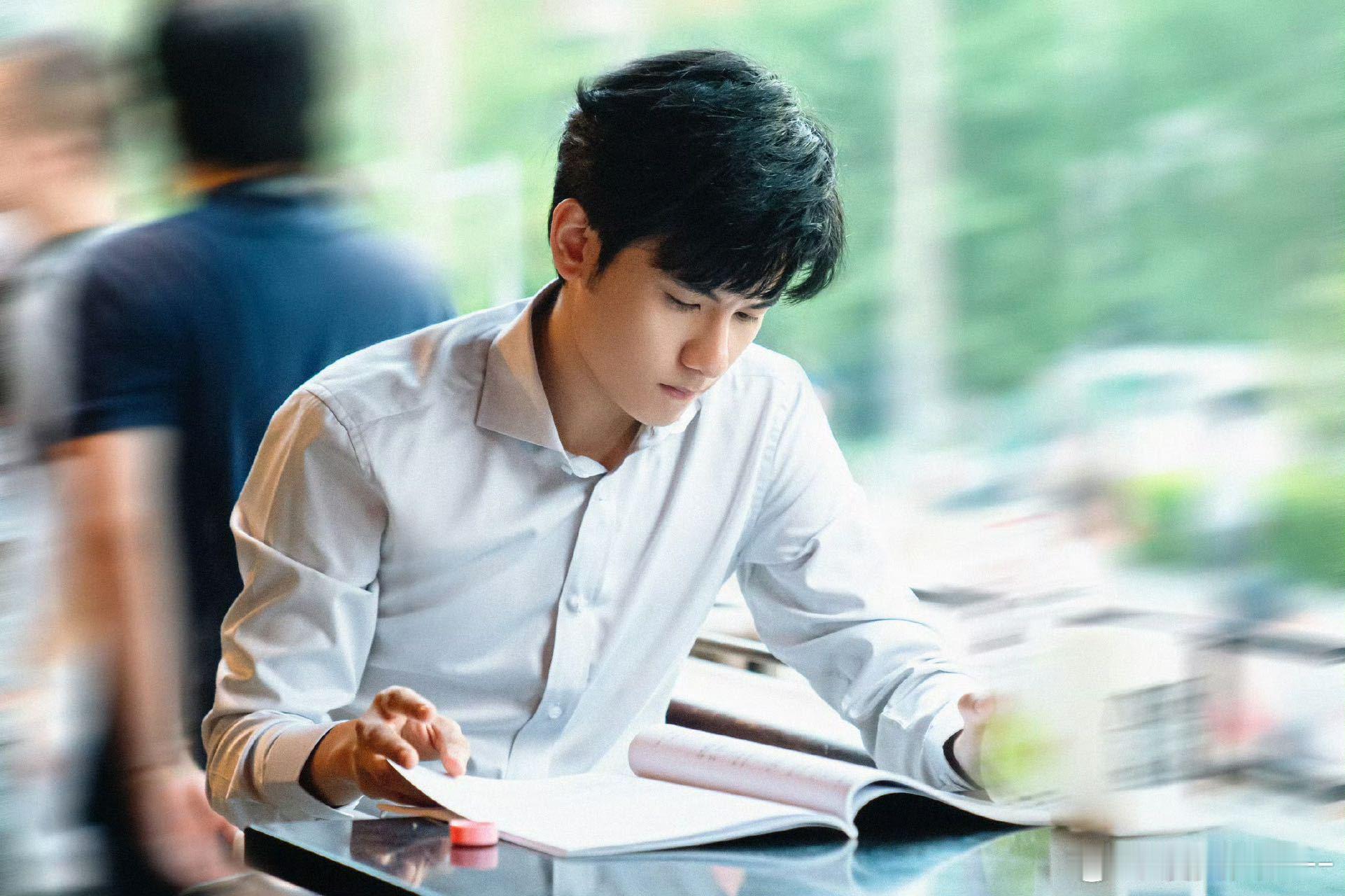 胡先煦的江晨简直太带感，年下不代表没有成熟魅力，反而更多了份温暖和引导感！ 