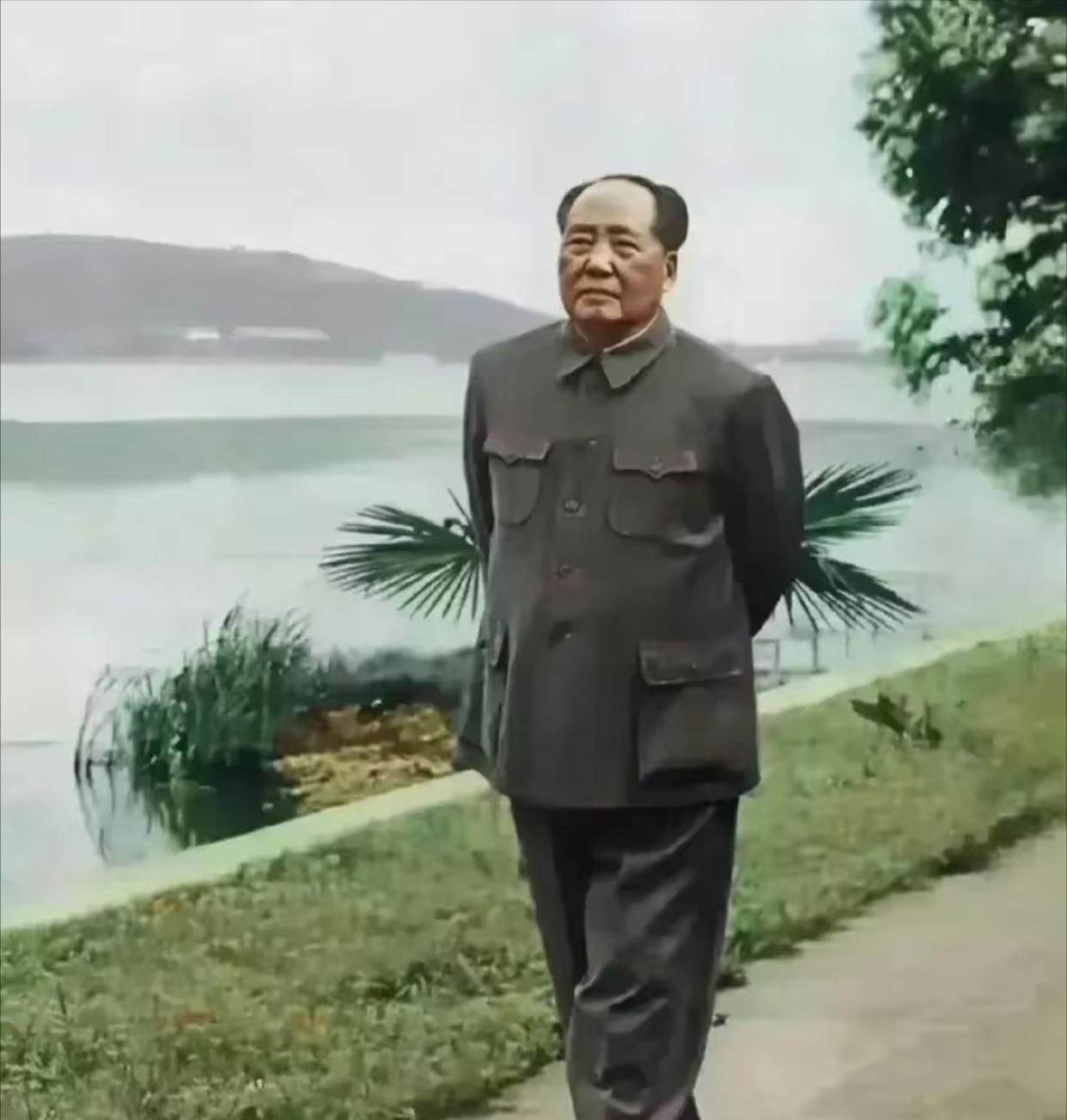 毛主席老人家留下的底气，是刻在中国人骨子里的。他从不靠虚张声势的军事演习来吓唬人