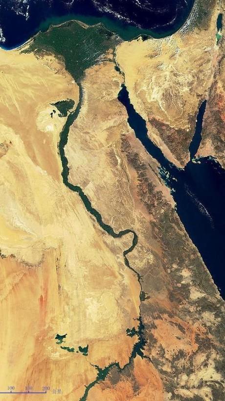 尼罗河为何这么长？全靠成串湖泊湖水奔腾出来的！
 
在开罗西南方五公里处的吉萨金