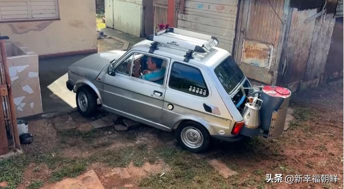 古巴机械师使用木炭作为汽车燃料，改装老款的菲亚特，行进在坑洼路面上，现为网红。汽