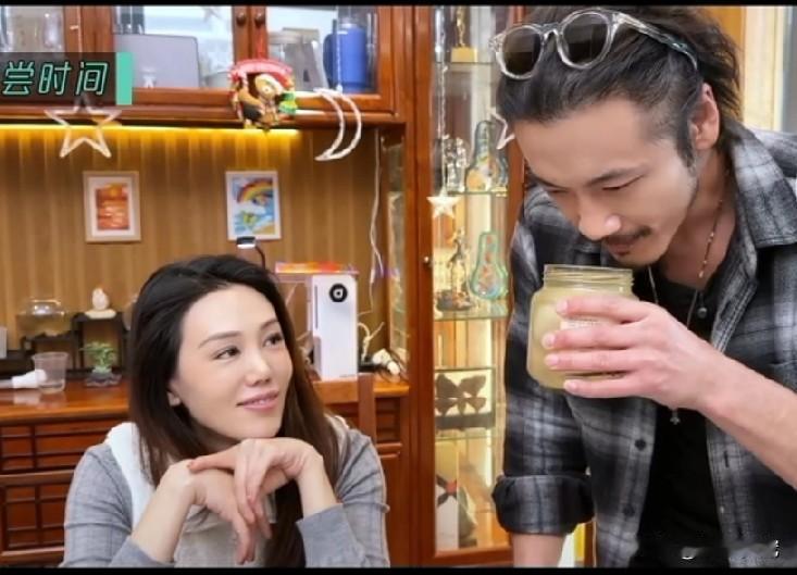 娱乐圈最不火却最喜欢的一对就是高丽雯和薛皓文，两个都是有家世背景的，却把日子过得