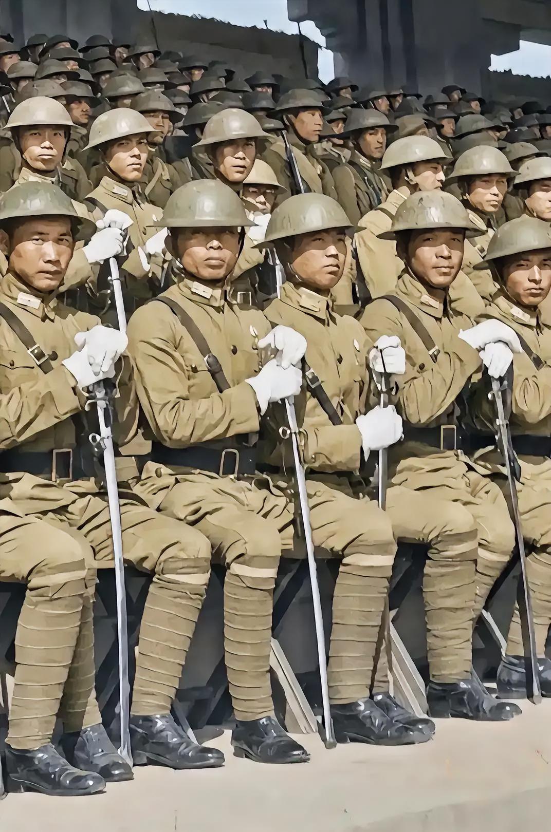 这是准备参加松沪抗战的官兵，这是一张不多年的照片。
       记得国民党将领